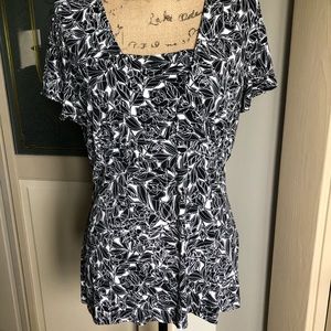 Nine & Co. Excellent Condition Woman’s Top Sz L